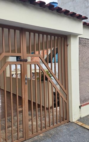 Casa à venda com 140m², 2 quartos e 1 vaga Casa à venda com 140m², 2 quartos e 1 vagaFachada