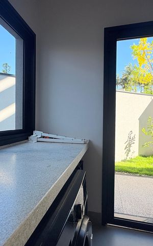 Casa de condomínio à venda com 500m², 4 quartos e 6 vagasÁrea de Serviço