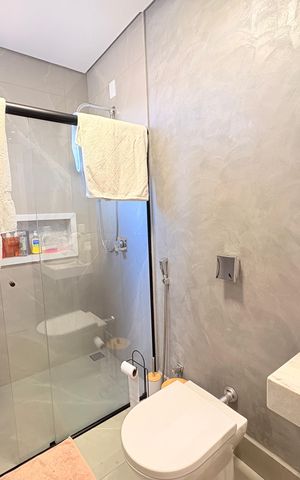 Casa de condomínio à venda com 500m², 4 quartos e 6 vagasBanheiro da Demi-Suíte 1