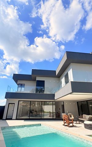 Casa de condomínio à venda com 500m², 4 quartos e 6 vagasQuintal