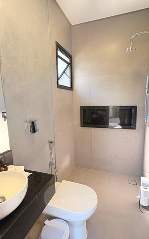 Casa de condomínio à venda com 500m², 4 quartos e 6 vagasBanheiro da área gourmet