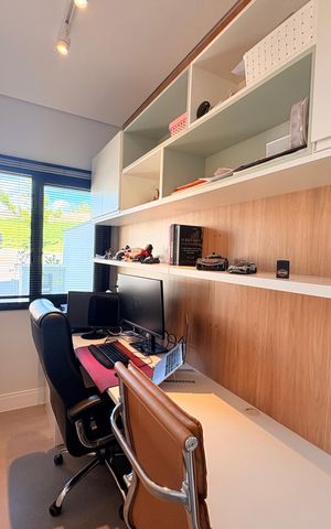 Casa de condomínio à venda com 500m², 4 quartos e 6 vagasEscritório