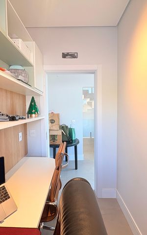 Casa de condomínio à venda com 500m², 4 quartos e 6 vagasEscritório