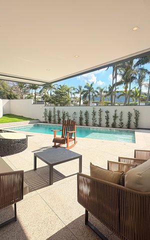Casa de condomínio à venda com 500m², 4 quartos e 6 vagasQuintal
