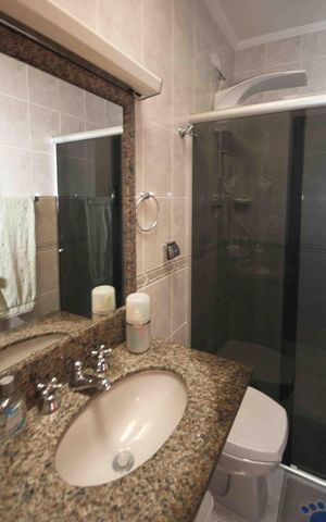 Casa de condomínio à venda com 137m², 3 quartos e sem vaga Casa de condomínio à venda com 137m², 3 quartos e sem vagaBanheiro da Suite