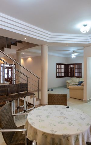 Casa de condomínio à venda com 255m², 3 quartos e 3 vagas Casa de condomínio à venda com 255m², 3 quartos e 3 vagasSala de Jantar