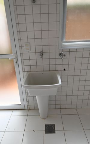Casa de condomínio para alugar com 415m², 3 quartos e 5 vagasÁrea de Serviço
