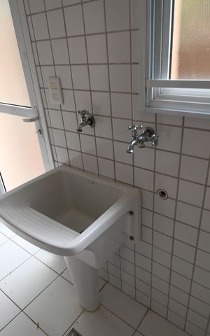 Casa de condomínio para alugar com 415m², 3 quartos e 5 vagasÁrea de Serviço