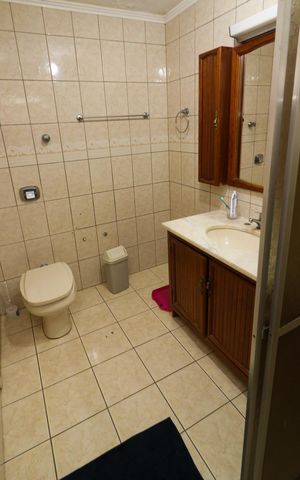 Casa à venda com 329m², 6 quartos e 3 vagas Casa à venda com 329m², 6 quartos e 3 vagasBanheiro da Suíte 1