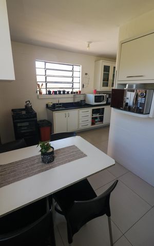 Casa à venda com 329m², 6 quartos e 3 vagas Casa à venda com 329m², 6 quartos e 3 vagasCozinha 2