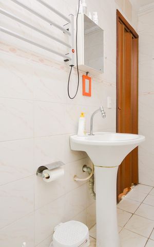 Casa à venda com 122m², 2 quartos e 1 vagaBanheiro 