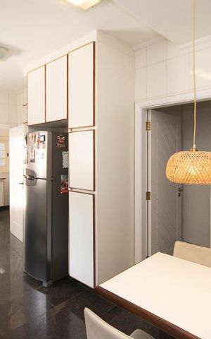 Casa à venda com 384m², 4 quartos e 3 vagas Casa à venda com 384m², 4 quartos e 3 vagasCozinha - Armários