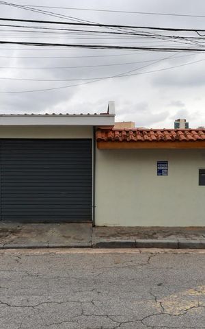 Casa à venda com 330m², 5 quartos e 2 vagas Casa à venda com 330m², 5 quartos e 2 vagasFachada + plaquinha