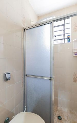 Casa à venda com 330m², 5 quartos e 2 vagas Casa à venda com 330m², 5 quartos e 2 vagasCasa 3 - Banheiro