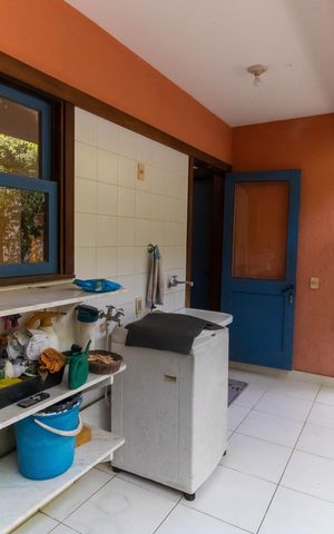 Casa de condomínio à venda com 270m², 4 quartos e 1 vaga Casa de condomínio à venda com 270m², 4 quartos e 1 vagaÁrea de Serviço