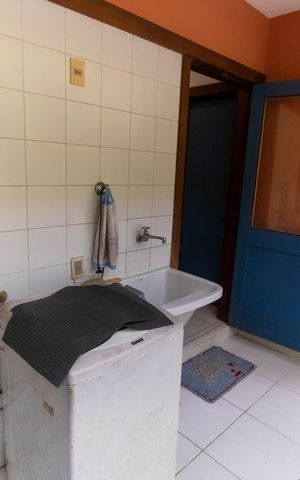 Casa de condomínio à venda com 270m², 4 quartos e 1 vaga Casa de condomínio à venda com 270m², 4 quartos e 1 vagaÁrea de Serviço