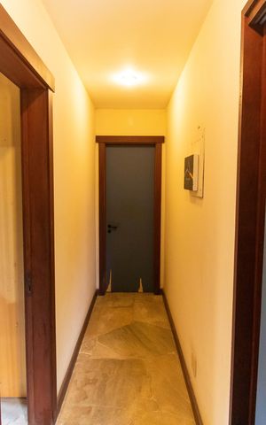 Casa de condomínio à venda com 270m², 4 quartos e 1 vaga Casa de condomínio à venda com 270m², 4 quartos e 1 vagaCorredor