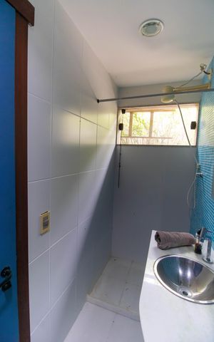 Casa de condomínio à venda com 270m², 4 quartos e 1 vaga Casa de condomínio à venda com 270m², 4 quartos e 1 vagaBanheiro da Suíte 2