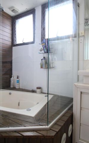 Apartamento à venda com 82m², 2 quartos e 2 vagasBanheiro da Suíte 1