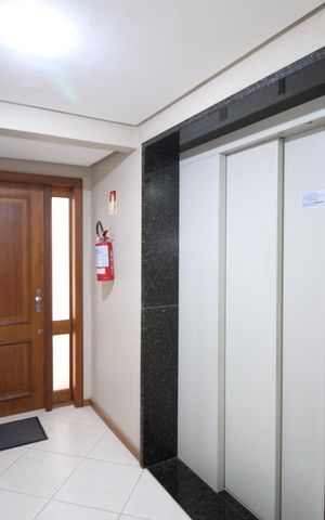 Apartamento à venda com 82m², 2 quartos e 2 vagasCorredor
