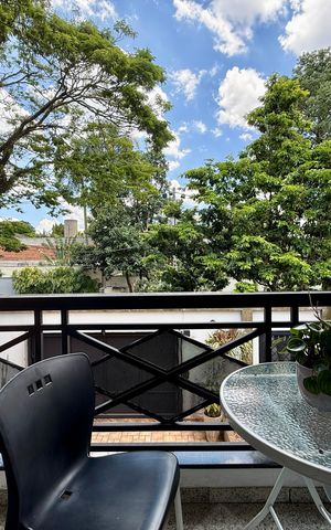 Casa à venda com 500m², 6 quartos e 6 vagas Casa à venda com 500m², 6 quartos e 6 vagasSacada Cozinha