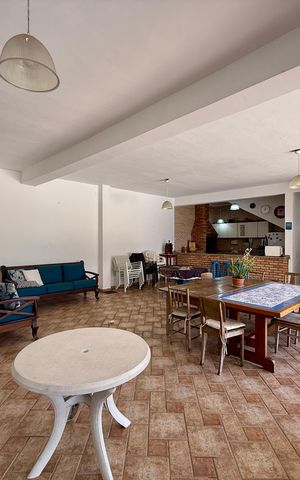 Casa à venda com 500m², 6 quartos e 6 vagas Casa à venda com 500m², 6 quartos e 6 vagasÁrea comum