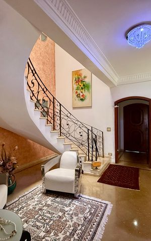 Casa à venda com 500m², 6 quartos e 6 vagas Casa à venda com 500m², 6 quartos e 6 vagasSala