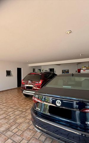 Casa à venda com 500m², 6 quartos e 6 vagas Casa à venda com 500m², 6 quartos e 6 vagasGaragem