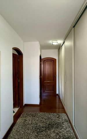 Casa à venda com 500m², 6 quartos e 6 vagas Casa à venda com 500m², 6 quartos e 6 vagasCloset Suíte 1