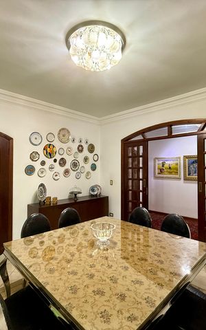 Casa à venda com 500m², 6 quartos e 6 vagas Casa à venda com 500m², 6 quartos e 6 vagasSala