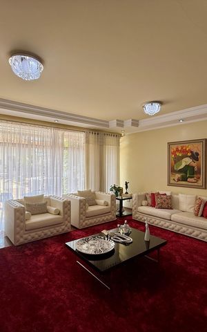 Casa à venda com 500m², 6 quartos e 6 vagas Casa à venda com 500m², 6 quartos e 6 vagasSala