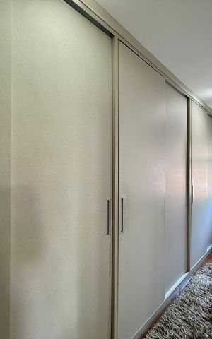 Casa à venda com 500m², 6 quartos e 6 vagas Casa à venda com 500m², 6 quartos e 6 vagasCloset Suíte 1