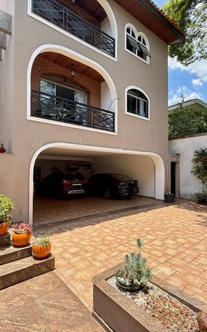 Casa à venda com 500m², 6 quartos e 6 vagas Casa à venda com 500m², 6 quartos e 6 vagasEntrada