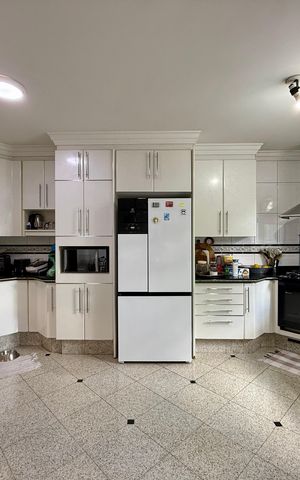 Casa à venda com 500m², 6 quartos e 6 vagas Casa à venda com 500m², 6 quartos e 6 vagasCozinha