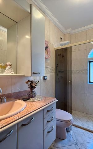 Casa à venda com 500m², 6 quartos e 6 vagas Casa à venda com 500m², 6 quartos e 6 vagasBanheiro Suíte 3