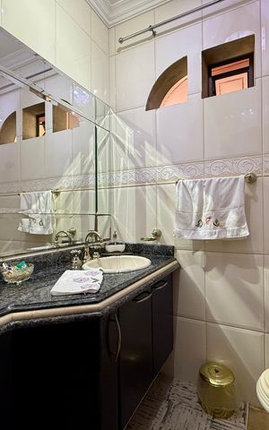 Casa à venda com 500m², 6 quartos e 6 vagas Casa à venda com 500m², 6 quartos e 6 vagasLavabo