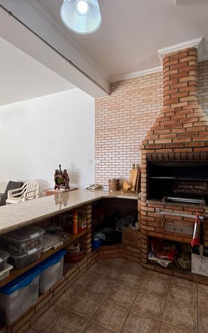 Casa à venda com 500m², 6 quartos e 6 vagas Casa à venda com 500m², 6 quartos e 6 vagasChurrasqueira