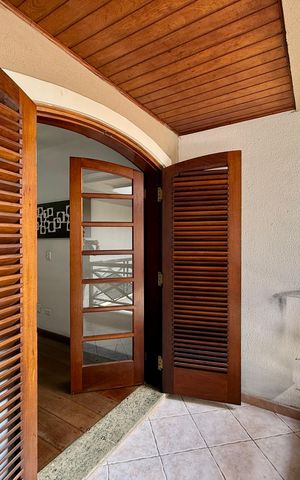 Casa à venda com 500m², 6 quartos e 6 vagas Casa à venda com 500m², 6 quartos e 6 vagasSacada Suíte 2