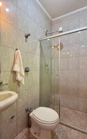 Casa à venda com 500m², 6 quartos e 6 vagas Casa à venda com 500m², 6 quartos e 6 vagasBanheiro Garagem