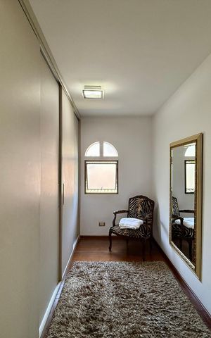 Casa à venda com 500m², 6 quartos e 6 vagas Casa à venda com 500m², 6 quartos e 6 vagasCloset Suíte 1