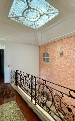 Casa à venda com 500m², 6 quartos e 6 vagas Casa à venda com 500m², 6 quartos e 6 vagasCorredor Suítes