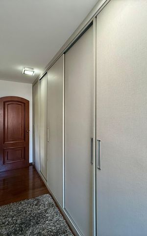 Casa à venda com 500m², 6 quartos e 6 vagas Casa à venda com 500m², 6 quartos e 6 vagasCloset Suíte 1