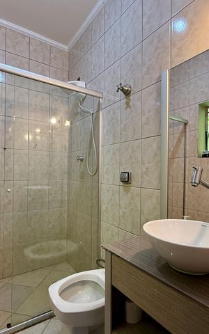 Casa à venda com 500m², 6 quartos e 6 vagas Casa à venda com 500m², 6 quartos e 6 vagasEdícula