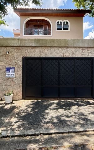 Casa à venda com 500m², 6 quartos e 6 vagas Casa à venda com 500m², 6 quartos e 6 vagasFachada
