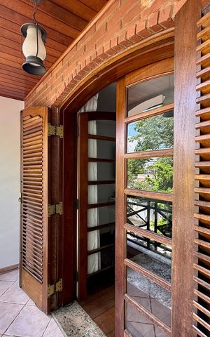 Casa à venda com 500m², 6 quartos e 6 vagas Casa à venda com 500m², 6 quartos e 6 vagasSacada Suíte 1