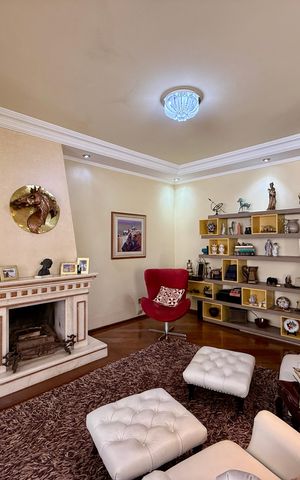 Casa à venda com 500m², 6 quartos e 6 vagas Casa à venda com 500m², 6 quartos e 6 vagasSala