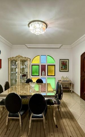 Casa à venda com 500m², 6 quartos e 6 vagas Casa à venda com 500m², 6 quartos e 6 vagasSala