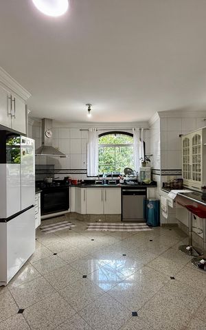 Casa à venda com 500m², 6 quartos e 6 vagas Casa à venda com 500m², 6 quartos e 6 vagasCozinha