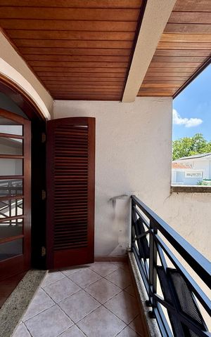 Casa à venda com 500m², 6 quartos e 6 vagas Casa à venda com 500m², 6 quartos e 6 vagasSacada Suíte 2