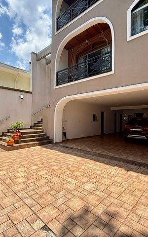 Casa à venda com 500m², 6 quartos e 6 vagas Casa à venda com 500m², 6 quartos e 6 vagasGaragem